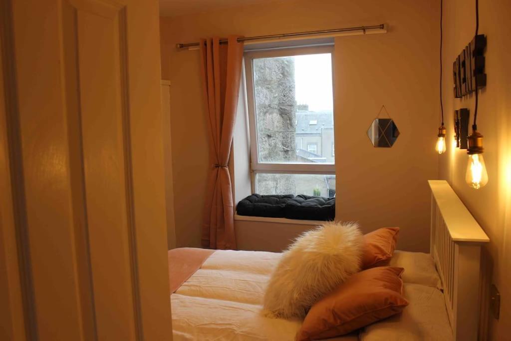 Executive Top Floor 1 Bedroom Apartment Aberdeen Extérieur photo