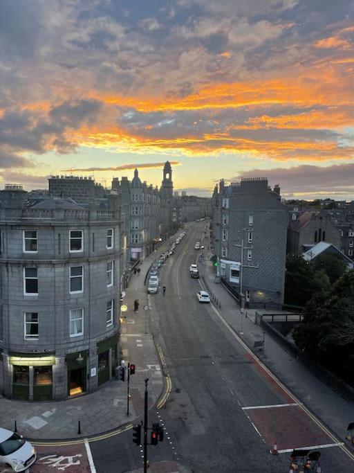 Executive Top Floor 1 Bedroom Apartment Aberdeen Extérieur photo